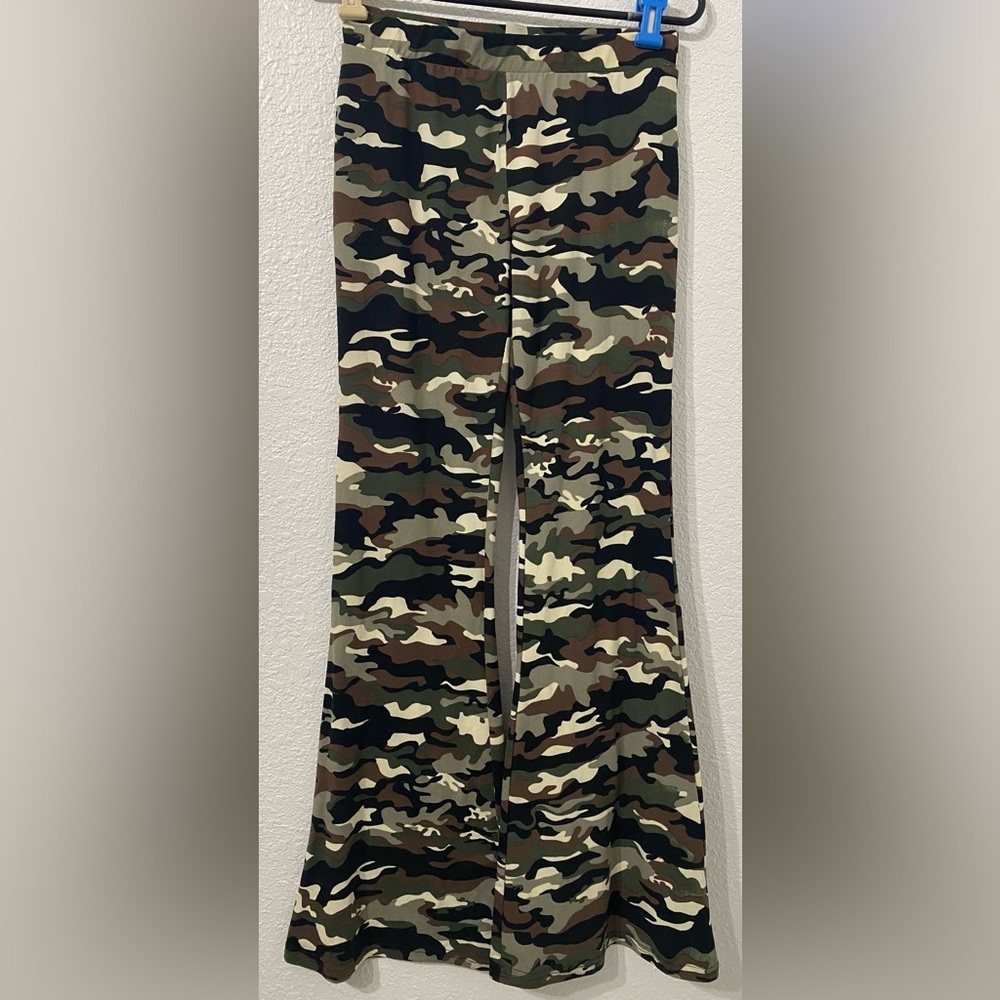 Camo print flare yoga pants